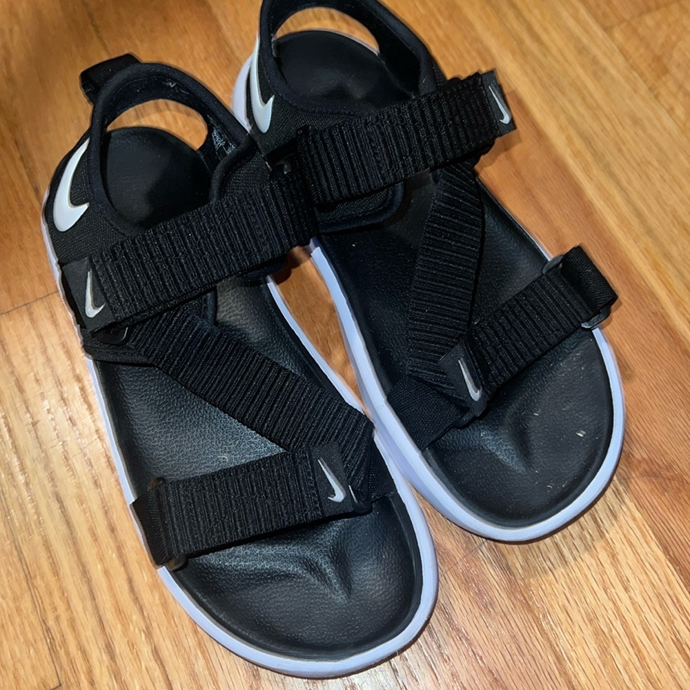 Nike women’s athletic sandals